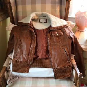 Faux leather jacket. Faux collar.